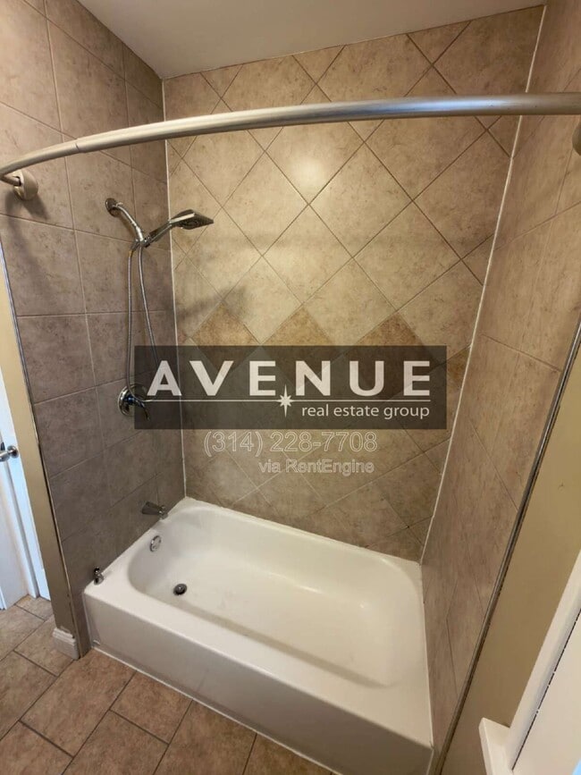 Building Photo - 4938 Walsh St