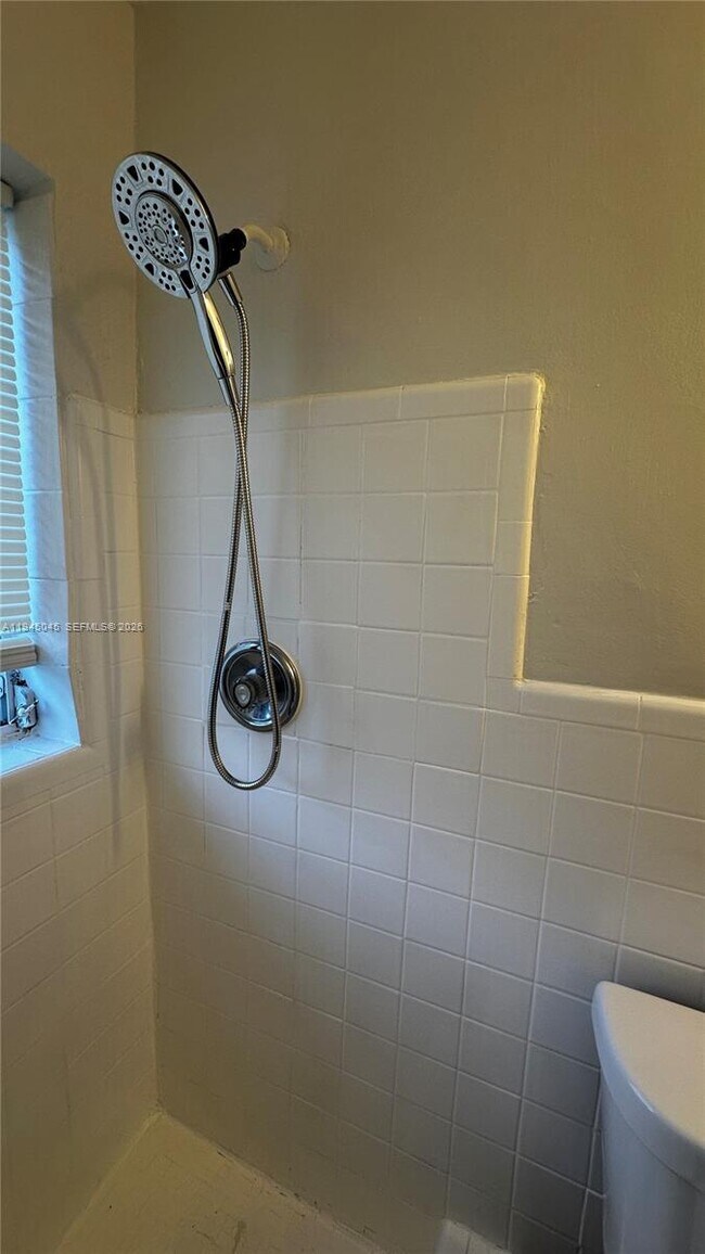 Building Photo - 732 Moffett St