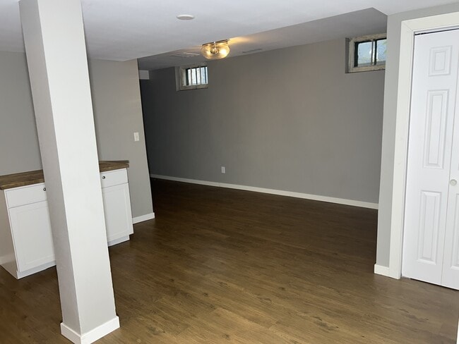 Building Photo - 1203 S West Ave