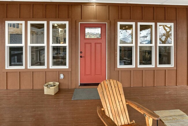 Building Photo - 860 Humbug Creek Rd