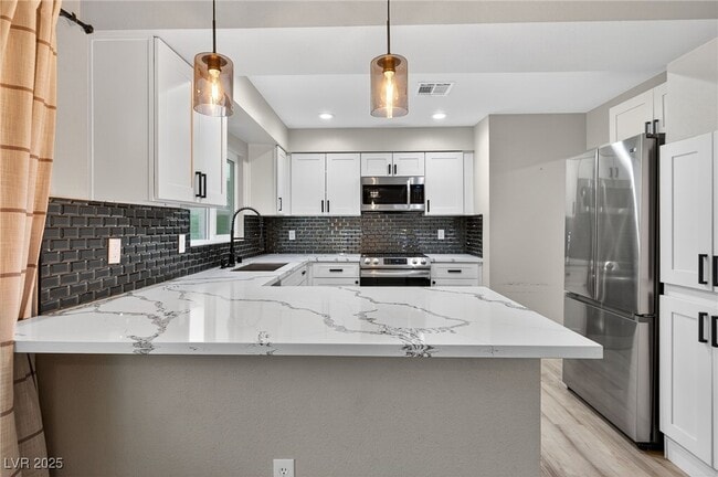 Building Photo - 333 S Tonopah Dr