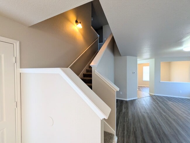 Building Photo - Very Nice 4 Bedroom Home In Convenient Northwest Location!