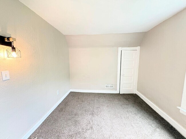 Building Photo - 2111 Hawthorne St