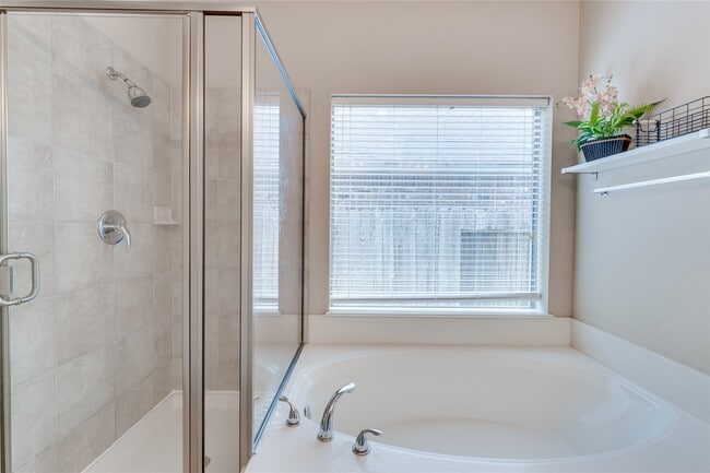 Building Photo - 25806 Palmdale Estate Dr