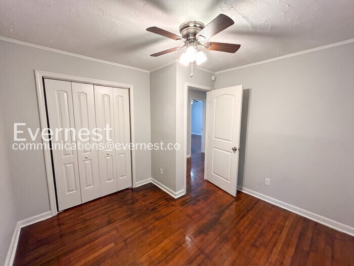 Building Photo - 76 Schell Rd SE