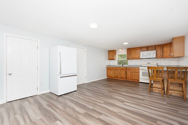 Building Photo - 2576 Plainfield Rd