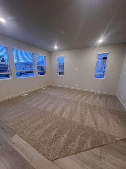 Living Room - 384 W 630 N