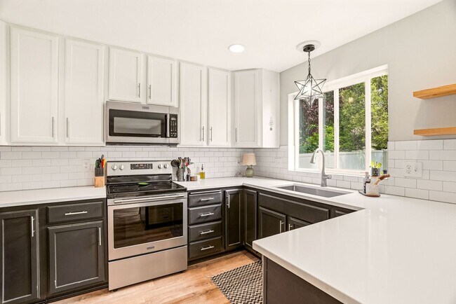 Building Photo - Spacious 3BR/3BA Sonata Springs Home | Minutes to Gonzaga & Downtown Spokane