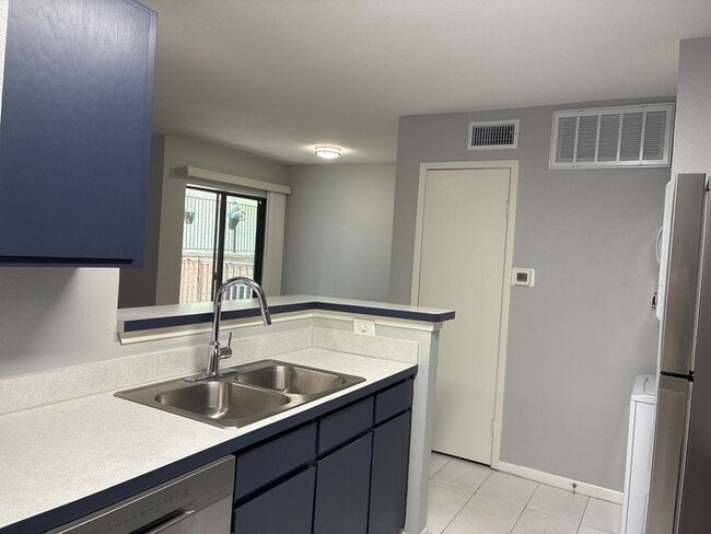 Building Photo - Charming 4 beds 3 baths in Austin!
