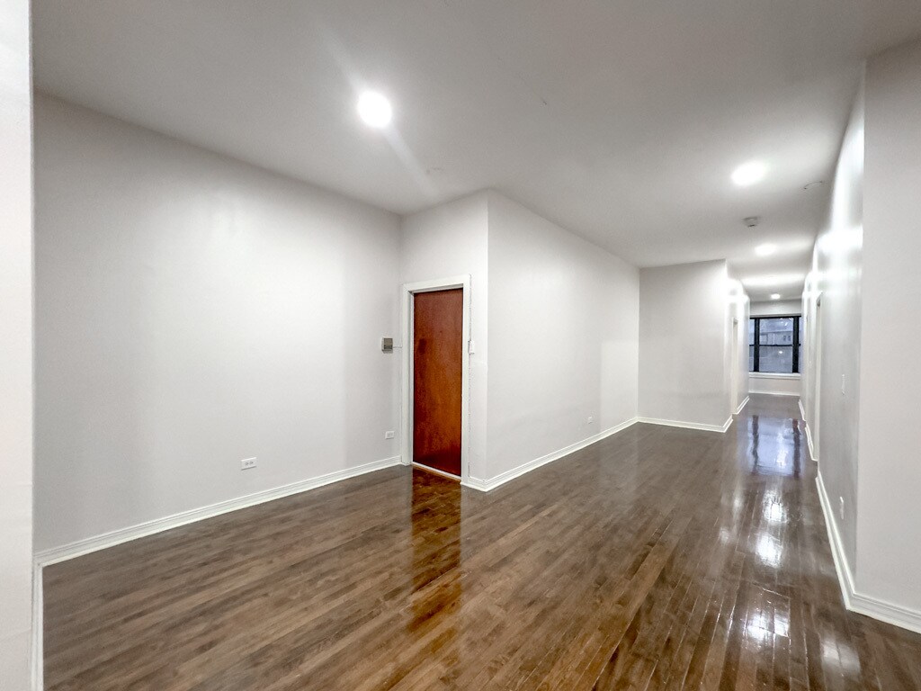 Building Photo - 3345 N Clark St