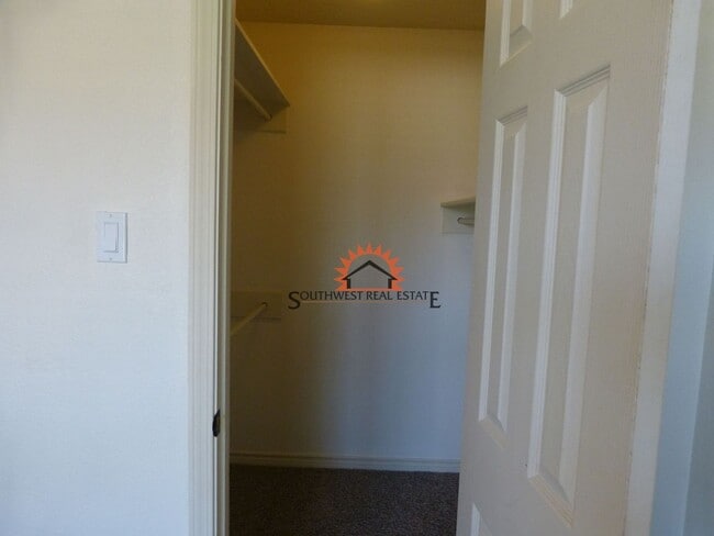 Building Photo - Stunning 4 bedroom 3 bath brick home with 5 car garage!