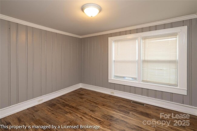 Building Photo - 757 S 5th St