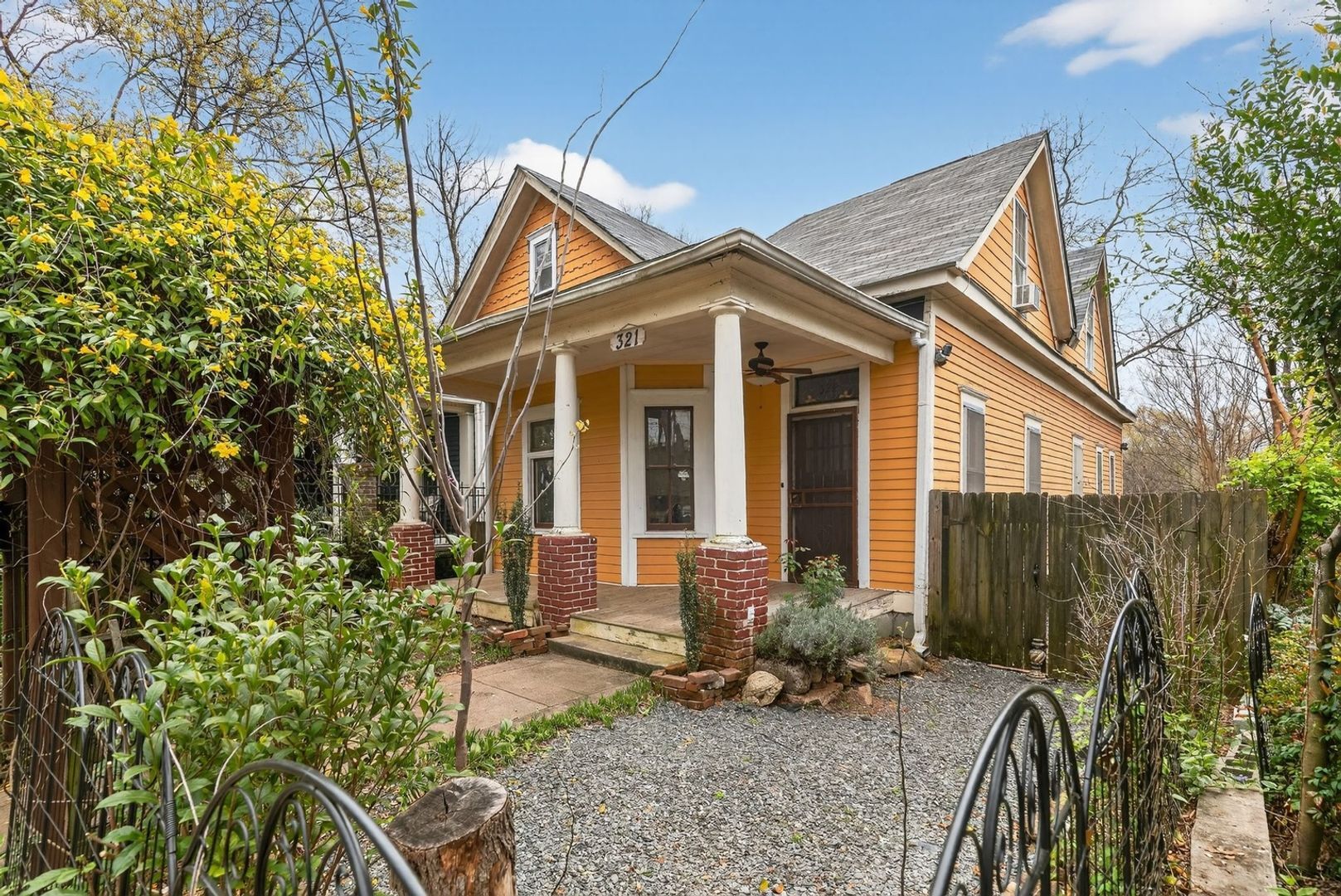 Building Photo - 321 Orleans St SE