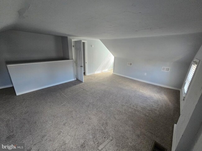 Building Photo - 9 E Simpson St