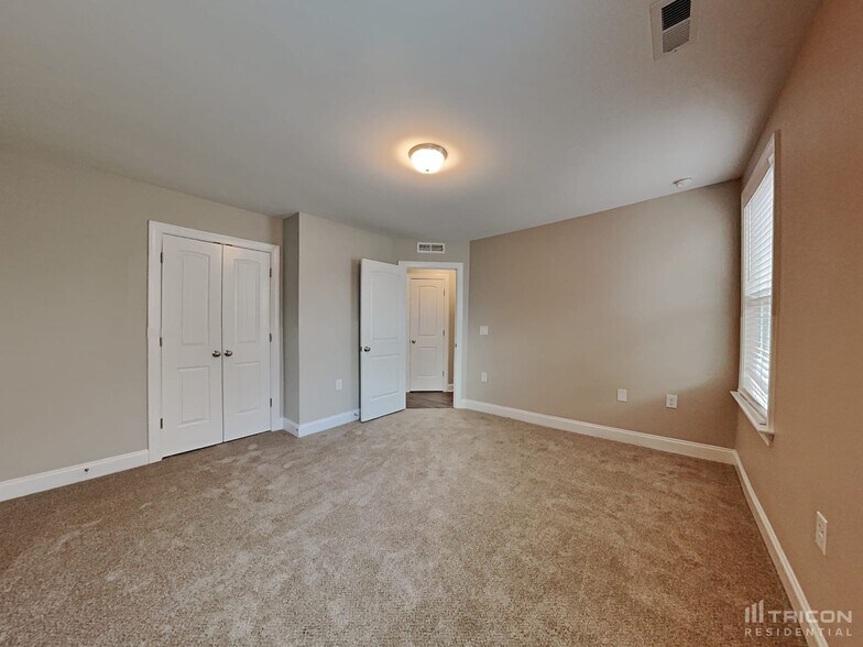 Building Photo - 98 W Falcon Ct