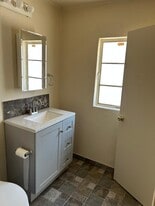 Building Photo - 524 N Mesquite St