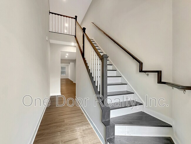 Building Photo - 105 Ironsmith Wy