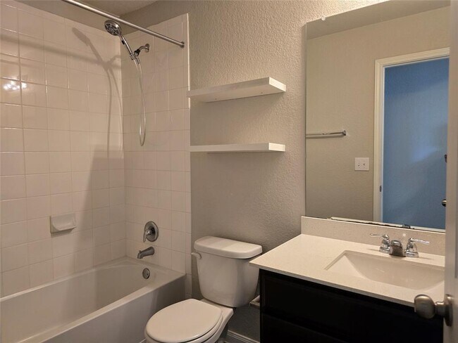 Building Photo - 101 Stellamar Dr