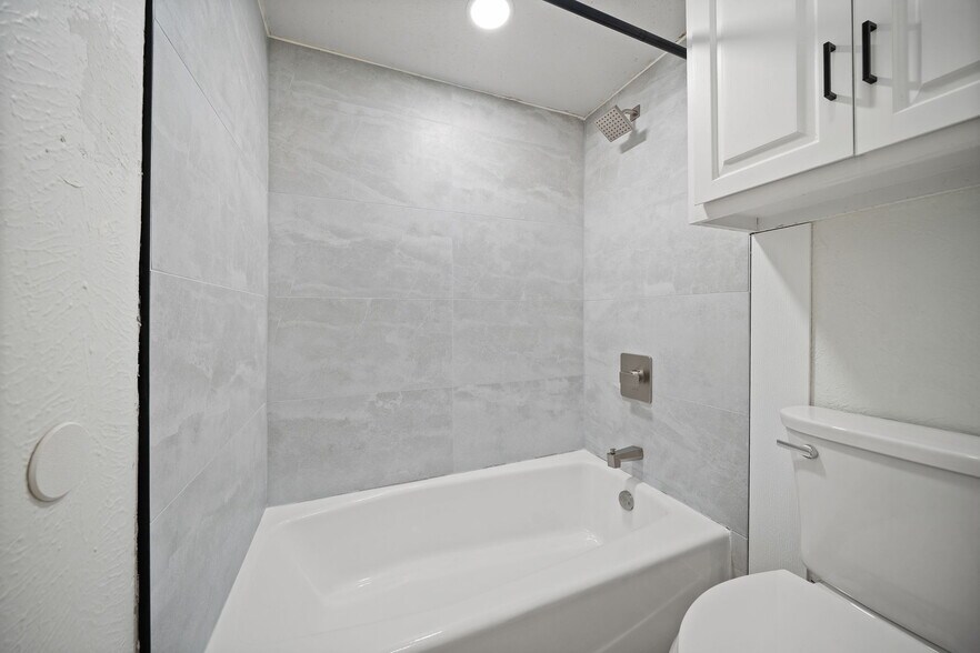 Building Photo - 9980 Brockbank Dr