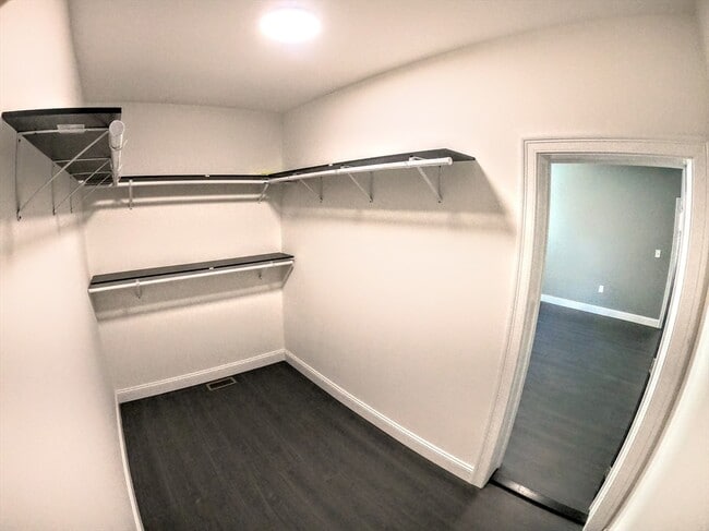 Building Photo - 2 Sunnyside St