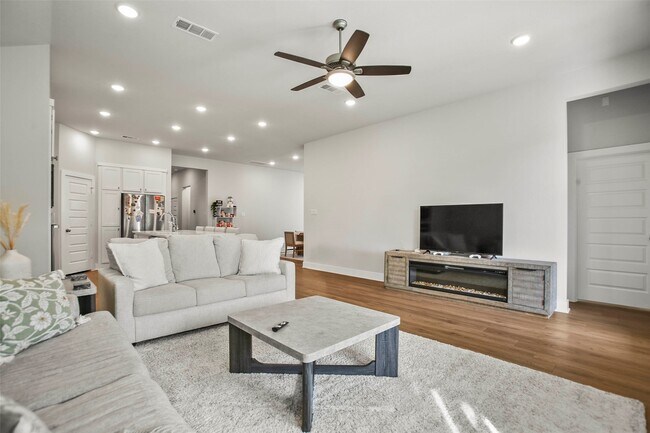 Building Photo - 5010 Vly Wind Ct
