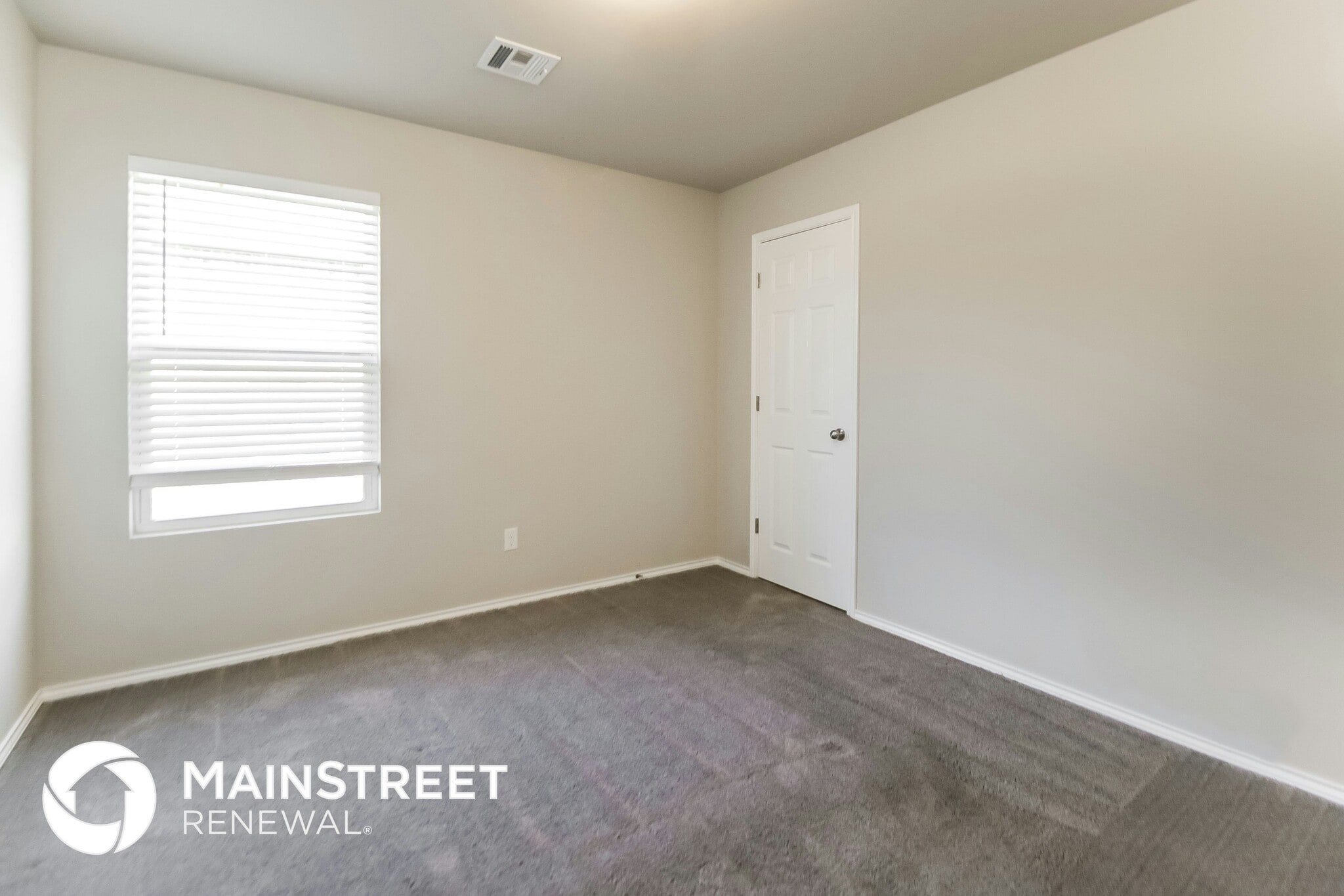Building Photo - 1800 Sloane Dr