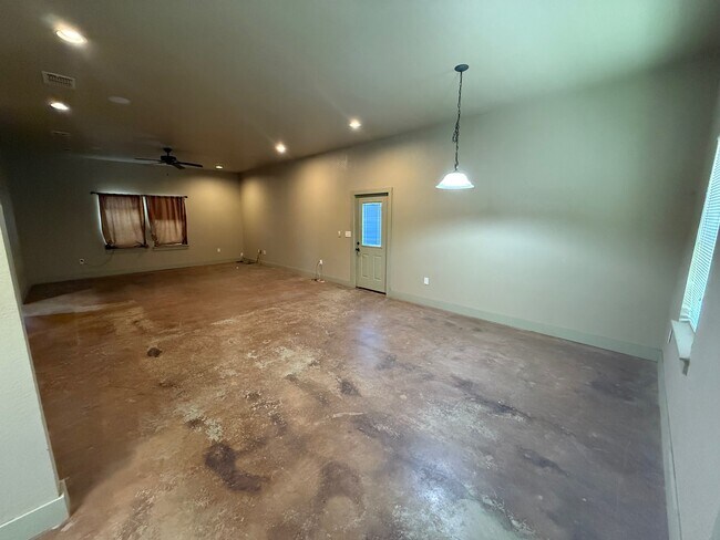 Building Photo - 1490 School Dr