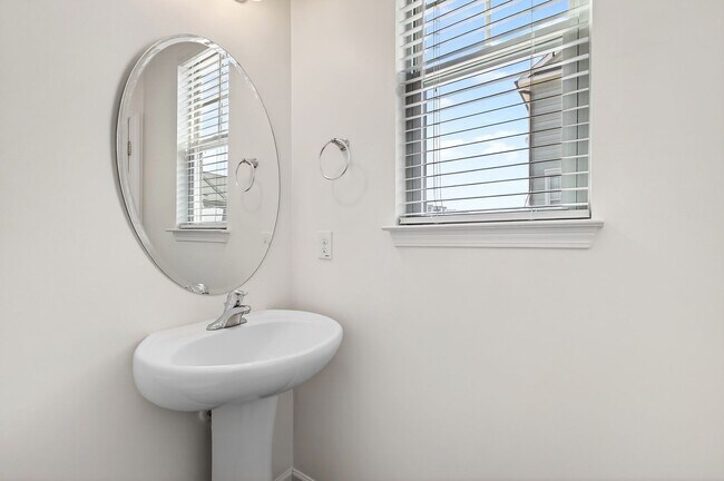 Building Photo - Beautiful 4BR End-Unit Townhome in Prime Apex Location!