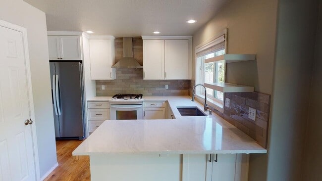 Building Photo - Wilsonville - Newly Updated 4 Bed + Bonus, Central Air, Cul-De-Sac!