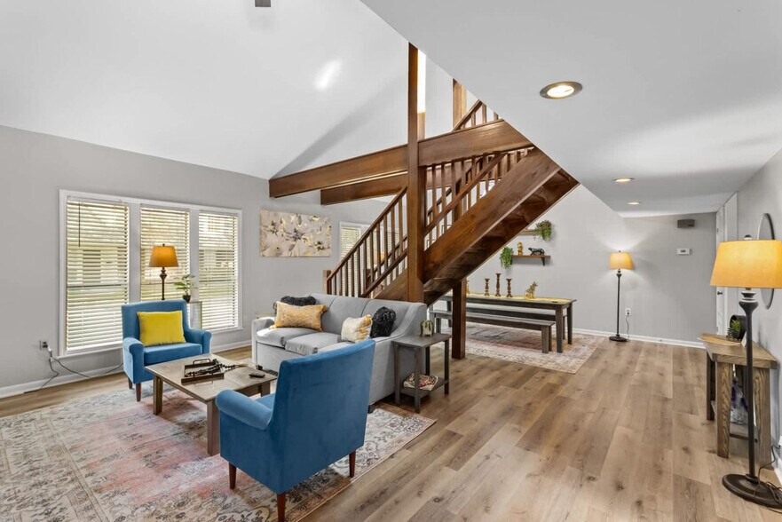 Building Photo - 1274 Sharlo Ave