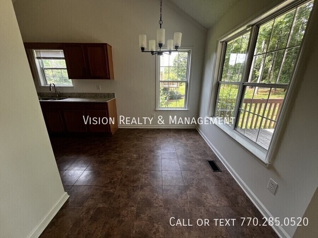 Building Photo - 64 Wooddale Ln