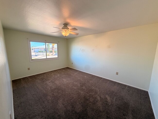 Building Photo - Large 2Bdm 2Ba Sun City Home