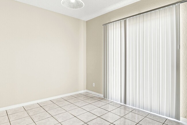 Building Photo - Eastside 2 Bedroom 2 Bath