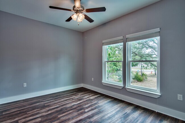 Building Photo - 135 N Sand Palm Rd