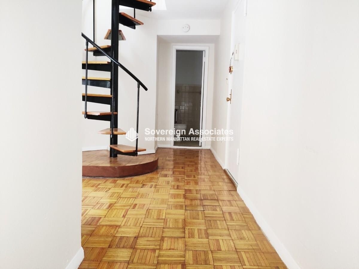 Building Photo - 208 W 82nd St