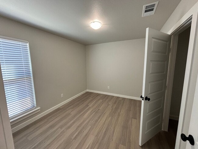 Building Photo - 3-Bedroom Home with Stylish Upgrades in Be...