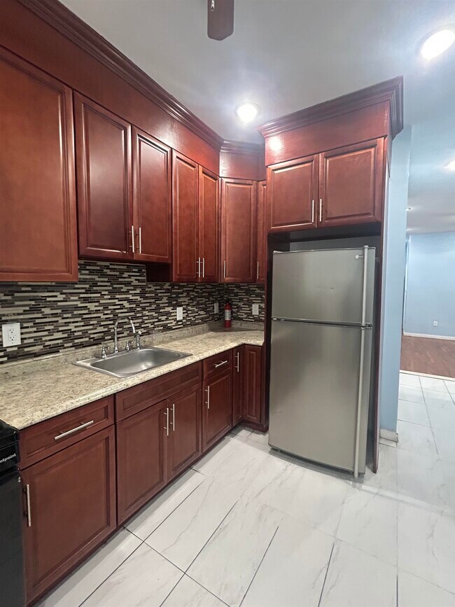 Building Photo - 72 Fairview Ave