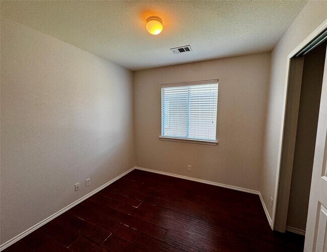 Building Photo - 14420 Cummins Way