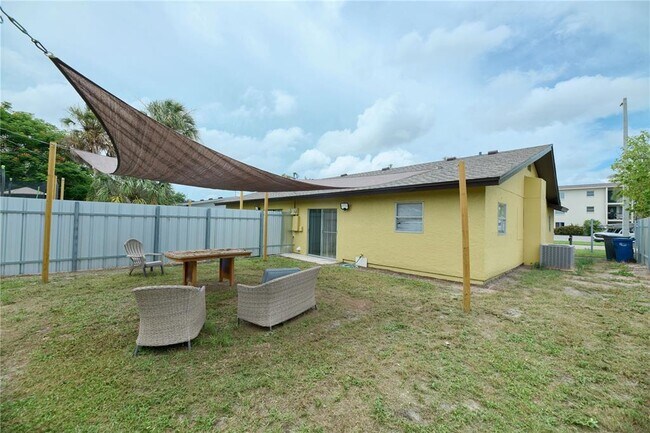 Building Photo - 2308 60th Ave W