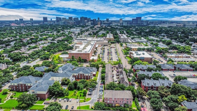 Building Photo - 2930 Brompton Square Dr