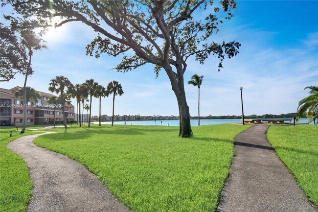 Building Photo - 15499 N Miami Lakeway