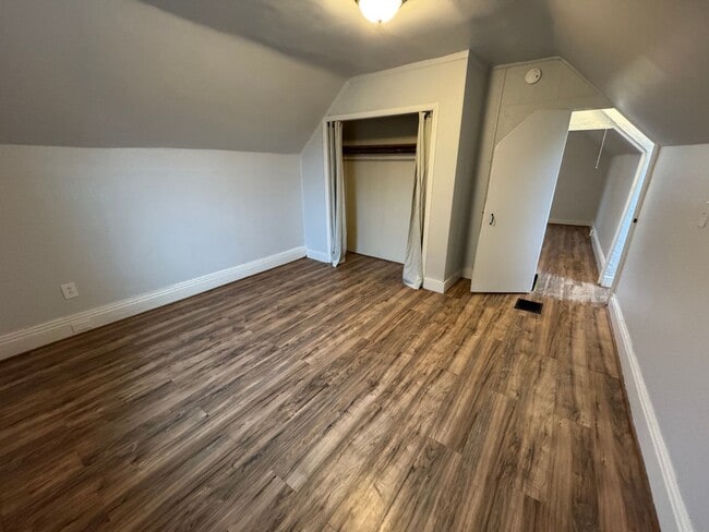 Building Photo - Charming and spacious 5BR Home in East Liberty