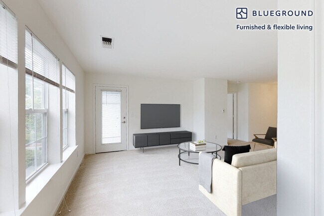Building Photo - 313 Avalon Cir
