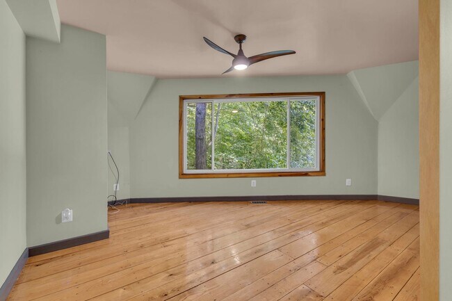 Building Photo - One-of-a-Kind 4 BR Retreat on Nearly 13 Pr...
