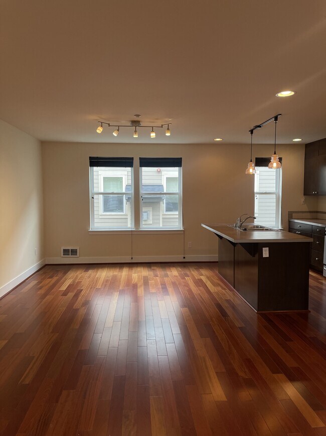 Building Photo - 834 N 145th Ln