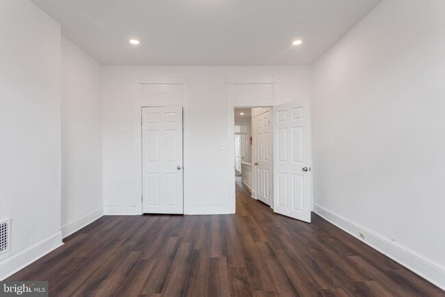 Building Photo - 2212 W Fayette St