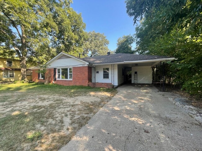 Primary Photo - 1406 W Jefferson Ave