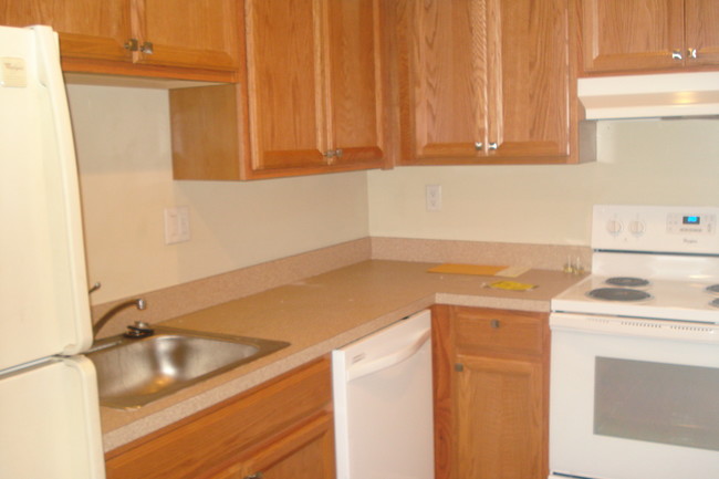 Kitchen - 7033 Ridge Ave