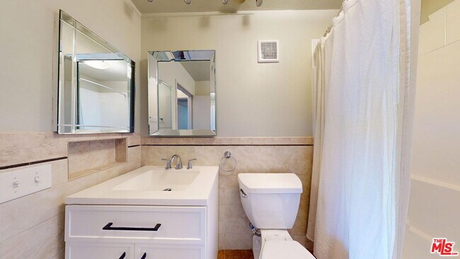 Building Photo - 421 La Fayette Park Pl