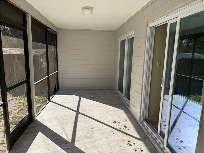 Building Photo - 1010 Old S Dr